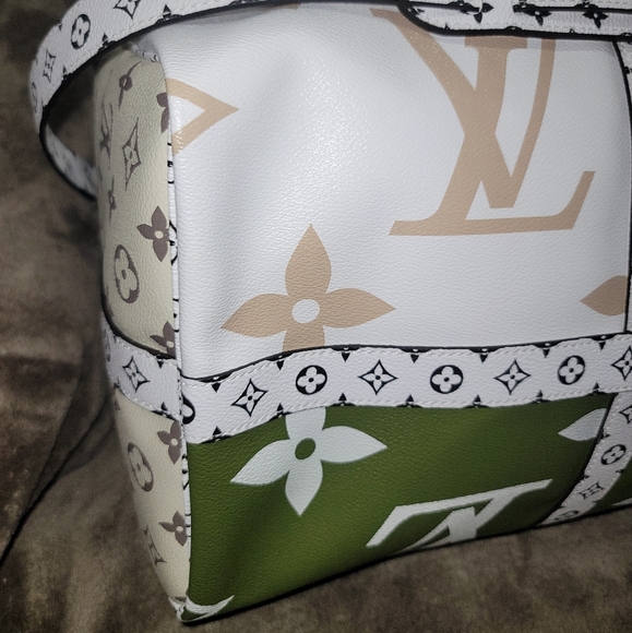 Louis Vuitton GIANT MONOGRAM Keepall 50 Bandouliere Khaki Green/Beige/White Bag - Picture 6 of 16